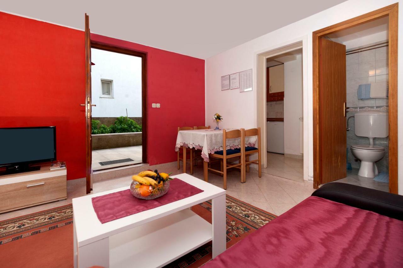 Mihaela Apartment *