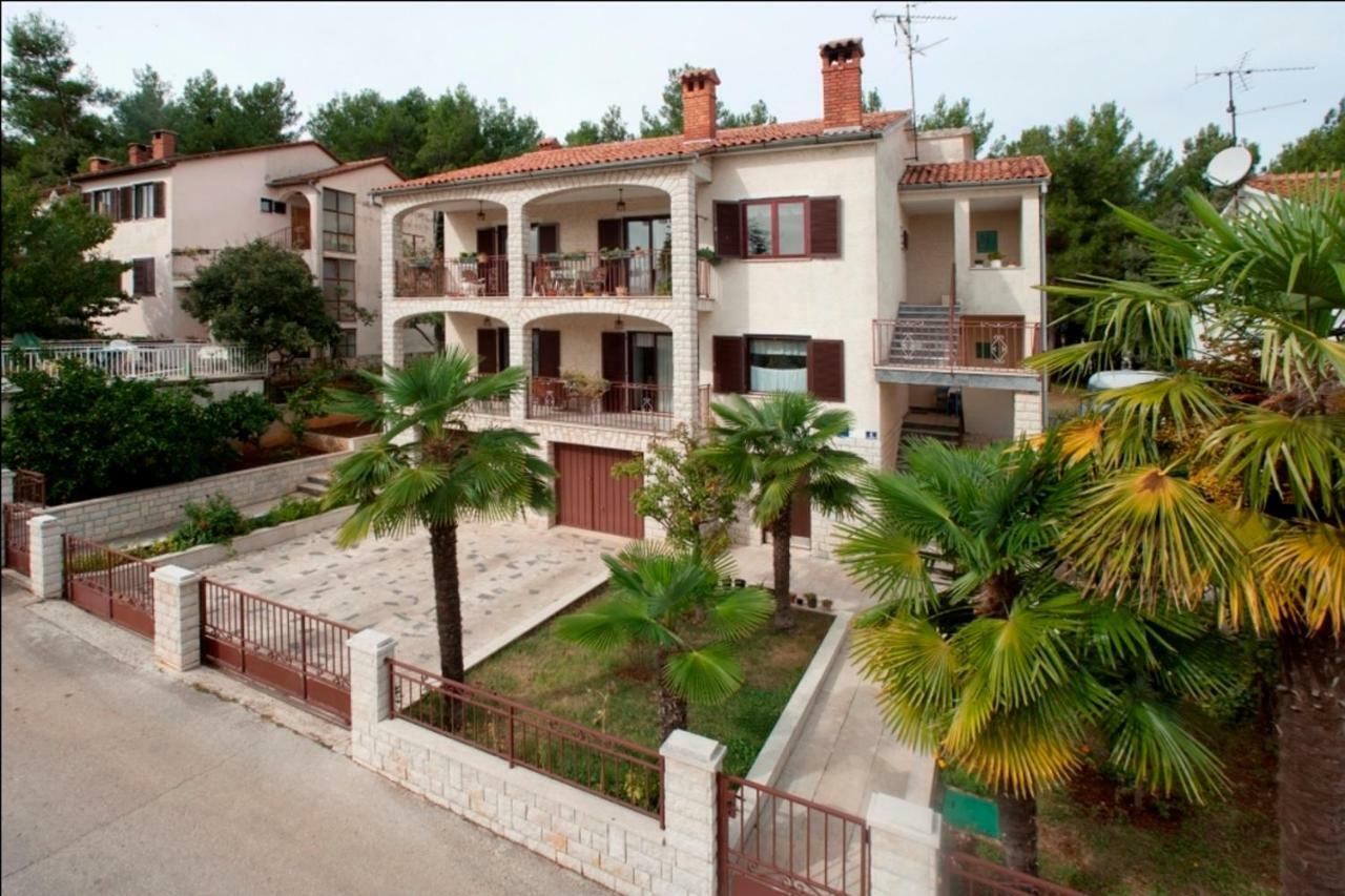 Mihaela Apartment *